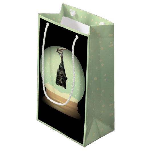 Hangende vleermuis wereldbol zwart  gotische herfs klein cadeauzakje (Voorkant Gekanteld)