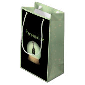 Hangende vleermuis wereldbol zwart  gotische herfs klein cadeauzakje (Achterkant Gekanteld)