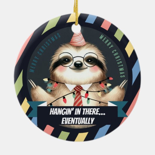 Hangin’ In There… Uiteindelijk – Kantoor Christmas Keramisch Ornament (Achterkant)