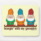 Hangin met mijn gnomen muismat (Voorkant)