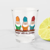 Hangin met mijn gnomen shot glas (Voorkant)