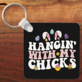 Hangin 'met mijn kuikens paashaas groovy retro sleutelhanger (Voorkant)