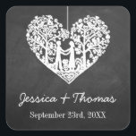 Hanging Heart Tree Chalkboard Weddenschap Vierkante Sticker<br><div class="desc">Deze trouwstickers zijn voorzien van een romantische hangende boom, die binnenkort man en vrouw zal zijn, die in de vorm van een hart gekerfd is. Het effect van het karton maakt deze stickers perfect voor om het even welk paar dat een chic moderne bruiloft plant. Deze stickers kunnen gemakkelijk worden...</div>