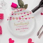 Hanging Love Hearts Little Sweeschatje Papieren Bordje<br><div class="desc">Geniet in stijl met deze leuke en moderne borden op papier voor verjaardagsfeestjes. Het ontwerp is gemakkelijk te personaliseren met je eigen formulering en je familie en vrienden zullen enthousiast zijn als ze deze geweldige papieren borden zien. Overeenkomende objecten zijn te vinden in het collectie.</div>