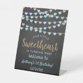 Hanging Love Hearts Sweeat Birthday Welkom Reclamebord Met Voetstuk (Voorkant)