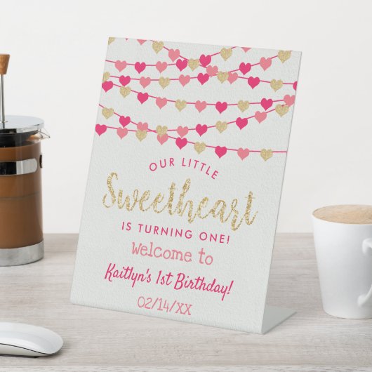 Hanging Love Hearts Sweeat Birthday Welkom Reclamebord Met Voetstuk (Insitu)
