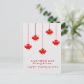 Hanging Maple Leaf Canada Day Briefkaart (Staand voorkant)