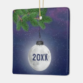 Hanging Moon Christmas Ornament op Pine Bough (Links)
