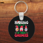 Hanging With My 1st Grade Gnome Christmas Funny Te Sleutelhanger (Voorkant)