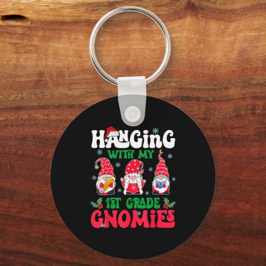 Hanging With My 1st Grade Gnome Christmas Funny Te Sleutelhanger (Voorkant)