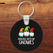 Hanging With My Gnomies Funny Garden Gnome Sleutelhanger (Voorkant)