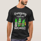 Hanging With My Gnomies Nurse Shamrock Clover Patr T-shirt (Voorkant)