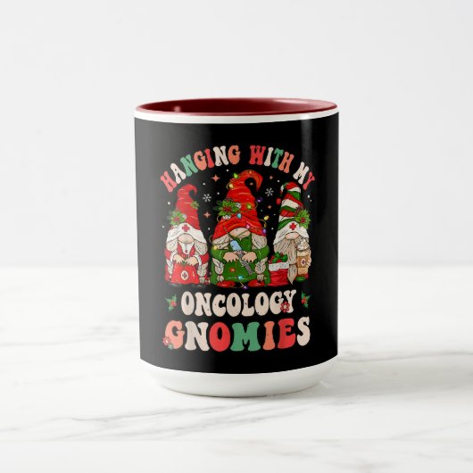 Hanging with My Oncology Gnomies – Funny Christmas Mok (Midden)
