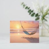 Hangmat op het strand bij zonsondergang briefkaart (Staand voorkant)