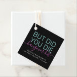 Hangover Kit deed je dat Funny gepersonaliseerd Bedankjes Labels<br><div class="desc">Grappig "Maar ben je gestorven" Persoonlijke Hangover Kit Square Favor Tag in zwart,  helder neon blauwgroen,  warm roze en gepersonaliseerde tekst met de feestlocatie en datum,  perfect voor het toevoegen aan de dij hangover relief kit voor je bachelorette,  meidenreis,  verjaardagsfeest,  graduatiedag of huwelijksbruidsfeestcadeaus.</div>