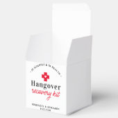 Hangover Recovery Kit Personalized Wedding Square Bedankdoosjes (Geopend)