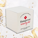 Hangover Recovery Kit Personalized Wedding Square Bedankdoosjes<br><div class="desc">Hangover Relief Kit. Deze leuke bruiloft gunt stickers zijn perfect om je eigen kits te maken voor je gasten, essentieel als je van plan bent om een open bar te hebben. Bezoek ons collectie voor huwelijksgunsten, en hangover kit gunsten en trouwkeepsakes. Personaliseer met naam en datum. COPYRIGHT © 2020 Judy...</div>
