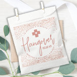 Hangover Relief Kit Modern Roos Gold Wedding Bedankzakje<br><div class="desc">Hangover Relief Kit. Deze leuke huwelijksbonnen zijn perfect om je eigen kits te maken voor je gasten, essentieel als je van plan bent om een open bar te hebben. Bezoek ons collectie voor huwelijksgunsten, en hangover kit gunsten en trouwkeepsakes. Personaliseer met naam en datum. COPYRIGHT © 2020 Judy Burrows, Black...</div>