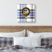 Hannay Scottish Crest en Tartan Canvas print (Insitu (Slaapkamer))