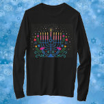 Hannukah Menorah T-Shirt<br><div class="desc">Viel acht dagen en acht nachten van het festival van Lichten met Hanukkakaarten en geschenken. Het festival van de lichten is hier. Licht de menorah aan, speel met het droesdel en feast op latkes en sufganiyots. Viel de geest van Hanukkah met vrienden, familie en geliefden om hen Happy Hanukkah te...</div>