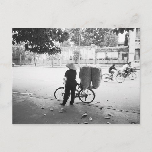 Hanoi Vietnam, Bicyle Delivery Woman (NR) Briefkaart (Voorkant)