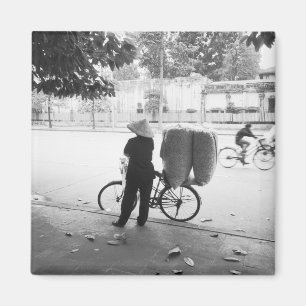 Hanoi Vietnam, Bicyle Delivery Woman (NR) Magneet