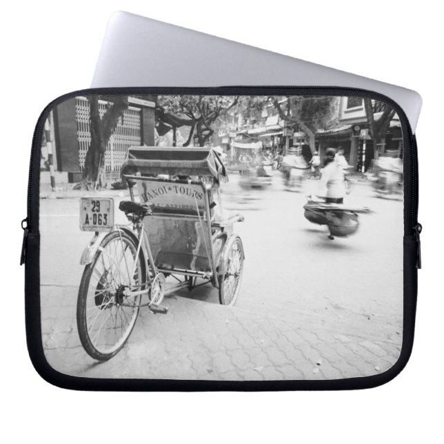 Hanoi Vietnam, Cyclo in Old Hanoi Laptop Sleeve (Voorkant)