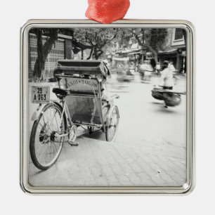 Hanoi Vietnam, Cyclo in Oud Hanoi Metalen Ornament