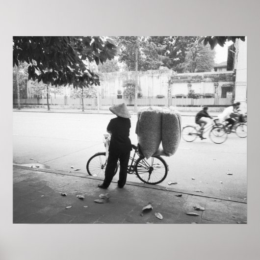 Hanoi Vietnam, Fietsbezorgster (NR) Poster (Voorkant)