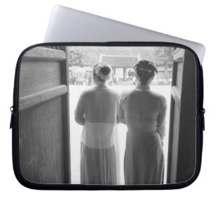 Hanoi Vietnam, Vrouwen in traditionele kledij Temp Laptop Sleeve