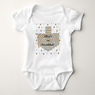 Hanukkah Baby Jersey Bodysuit is gepersonaliseerd.