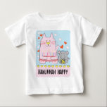 Hanukkah Baby Jersey T-Shirt Cat en Mouse<br><div class="desc">Hanukkah Happy Baby FIne Jersey T-Shirt/Cat en Mouse. Personaliseer u door uw favoriete lettertypestijl, kleur, grootte en tekst te kiezen. Dit lieve kleine kat- en muisteam is klaar om dit jaar Hanukkah te vieren. Bedankt om te stoppen en te winkelen. Je bedrijf waardeert het zeer. Opmerkingen en suggesties zijn altijd...</div>