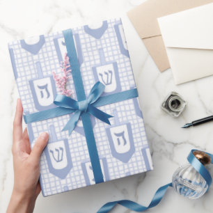 Hanukkah Blauw en Wit Draaiend Patroon op Gingham Cadeaupapier