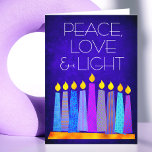 Hanukkah Blue Boho Pattern Candle Peace Love Light Feestdagen Kaart<br><div class="desc">"Vrede, liefde en licht." Een speelse, moderne, artsachtige illustratie van boho patroonkaarsen in een menorah helpt je om mee te doen in de vakantie van Hanukkah. De gesorteerde blauwe kaarsen met kleurrijke faux patronen van de folie leggen een rijke, diepe blauwe getextureerde achtergrond over. Voel de warmte en de vreugde...</div>