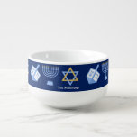 Hanukkah Blue Menorah Dreidel Pattern Chanukah Soepkom<br><div class="desc">Mooie Hanoekaartje in  blauw met een cool patroon van de joodse ster,  droomd voor leuke Chanoekampen en de joodse menorah voor de feestdag.</div>