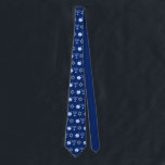 Hanukkah Blue Menorah Dreidel Pattern Chanukah Stropdas<br><div class="desc">Cool Hanukkah necktie in  blauw met een cool patroon van de joodse ster,  droomd voor leuke Chanoekamspelen en de joodse menorah voor de vakantie.</div>