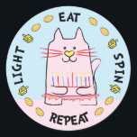 Hanukkah CAT-Stickers "Light, Eat, Spin, Repeat" Ronde Sticker<br><div class="desc">Hanukkah/Chanukah CAT Holiday stickers, "Light, Eat, Spin, Repeat" Hoe dan ook, ik spel het, Chanukah is een van mijn favoriete feestdagen. Veel plezier met het gebruik van deze stickers als taarttoppers, cadeautjes, labels, tassluitingen of wat voor rotsen je festiviteiten ook mogen hebben! Bedankt om te stoppen en te winkelen. Uw...</div>
