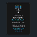 Hanukkah Celebratie met Silver Menorah op Black Kaart<br><div class="desc">Als je op zoek bent naar een stijlvolle,  opvallende manier om je gasten uit te nodigen voor je Hanukkah feest,  dan is dit het! Een elegant ontwerp met een zilveren menorah met blauwe kaarsen en een donkere zwarte achtergrond. De tekst staat in zilver en turquoise.</div>