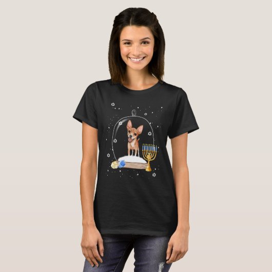 Hanukkah Chihuahua Dog Snow Globe Pajama T-shirt (Voorkant volledig)