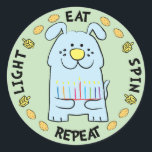Hanukkah Dog-stickers "Light, Eat, Spin, Repeat" Ronde Sticker<br><div class="desc">Chanoeka/Chanoeka Dog Holiday stickers, "Licht, Eten, Spin, Herhaal" Hoe dan ook, Chanoeka is een van mijn favoriete feestdagen. Veel plezier met het gebruik van deze stickers als taarttoppers, cadeau-labels, favoriete tassluitingen of wat je festiviteiten ook doet rocken! Bedankt voor het stoppen en winkelen door! Uw bedrijf wordt zeer gewaardeerd! Fijne...</div>