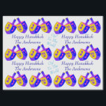 Hanukkah Dreidels Colorful Personalized Fun Kinder Tissuepapier<br><div class="desc">Kies deze leuke, gepersonaliseerde Happy Hanukkah-krant, bedekt met kleurrijke Dreidels voor kinderen... en volwassenen ook! Vier secties donkerblauwe tekst kunnen worden gepersonaliseerd door jouw naam toe te voegen aan het HAPPY HANUKKAH bericht - twee secties lichtblauwe tekstproclaim "Oy! Naar de wereld". Één van beide reeks tekstsjablonen kan ook worden gewist...</div>
