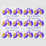 Hanukkah Dreidels Colorful Personalized Fun Kinder Tissuepapier<br><div class="desc">Kies deze leuke, gepersonaliseerde Happy Hanukkah-krant, bedekt met kleurrijke Dreidels voor kinderen... en volwassenen ook! Vier secties donkerblauwe tekst kunnen worden gepersonaliseerd door jouw naam toe te voegen aan het HAPPY HANUKKAH bericht - twee secties lichtblauwe tekstproclaim "Oy! Naar de wereld". Één van beide reeks tekstsjablonen kan ook worden gewist...</div>