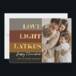 Hanukkah Gold Love Light Latkes Custom Photo Card<br><div class="desc">Onze Hanukkah / Chanukah Gold Love Light Latkes Holiday-kaart is een elegante, klare manier om uw wensen over de Hanukkah/Chanoeka te delen met vrienden, familie en klanten! Met ruimte om u aan te passen met jouw naam en Foto. Vragen? ons of e-mail: bestdresssedbread@gmail.com. Happy Chanukah!!</div>