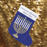 Hanukkah Gold Menorah Elegant Chrismukkah Grote Kerstsok<br><div class="desc">Dit elegante Menorah-ontwerp in zacht goud, wit en rijk marineblauw verandert deze kerstkous in een Christusmukkah-kous! Perfect voor interreligieuze gezinnen die hun feestdagen mengen, deze charmante Chanoeka-kous kan acht dagen en nachten lang met zorg aan de schoorsteen worden opgehangen. Mijn originele Menorah-kunstwerk maakt het uniek en uw gepersonaliseerde tekst maakt...</div>