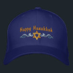 Hanukkah Greeting Geborduurde Pet<br><div class="desc">Het Hanukkah-ontwerp is voorzien van een gouden ster van David met blauwe zwrillen. De tekst hierboven zegt Happy Hanukkah,  maar is facultatief en kan door u worden aangepast of worden geschrapt.</div>