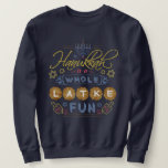 Hanukkah is een Whole Latke Fun Funny Ugly Holiday Trui<br><div class="desc">Deze Ugly Hanukkah Sweater (of t-shirt) kenmerkt de humoristische zin: "Hanukkah is een hele leuke pret." Het ontwerp omvat tekeningen van droesels,  een menorah,  de ster van David en nog veel meer versieringen. Het kleurenpalet is grijsblauw,  lichtrood,  goud en bruin.</div>