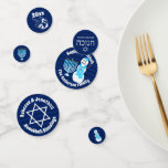 Hanukkah Jewish Snowman Blue Menorah Kinder Partij Confetti<br><div class="desc">Geef deze kinder partij Hanukkah snowman en Menorah tafel confetti een persoonlijk tintje voor een leuke toevoeging aan je feestelijke feestelijke decoraties. Net zo leuk voor kinderen en volwassenen, deze donkerblauwe gestreepte confetti komt in drie maten en elke kant is anders. Er zijn twee tekst sjablonen voor het personaliseren met...</div>