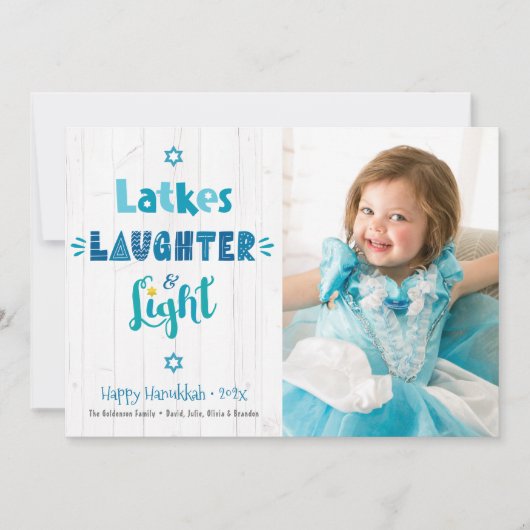 Hanukkah Latkes Laughter Light Photo Rustic Wood Feestdagenkaart (Voorkant)