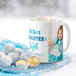 Hanukkah Latkes Laut Light Fun 2 Aangepast foto Koffiemok<br><div class="desc">"Latkes, lachen en licht." Fun, knappe handgemaakte typografie in stoffig blauw, turquoise en blauwgroen op een witte achtergrond, samen met twee foto's van uw keuze, helpt u in het Hanukkah te werken. Voel de warmte en de vreugde van het vakantieseizoen aan wanneer u deze stijlvolle en moderne, gepersonaliseerde mok met...</div>