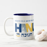 HANUKKAH Menorah Dreidel Coffee Mok<br><div class="desc">Onze MOK Hanukkah Greeting met een droom, menorah, jelly donut en joodse sterren van David is een mooie, leuke manier om familie en vrienden een Happy Hanukkah in stijl te wensen. . Personaliseer met uw douanegroet en maak het echt één van een soort. Vragen: bericht ons of email bestdressedbread@gmail.com Happy...</div>